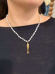 Collier perles d'eau et poisson doré