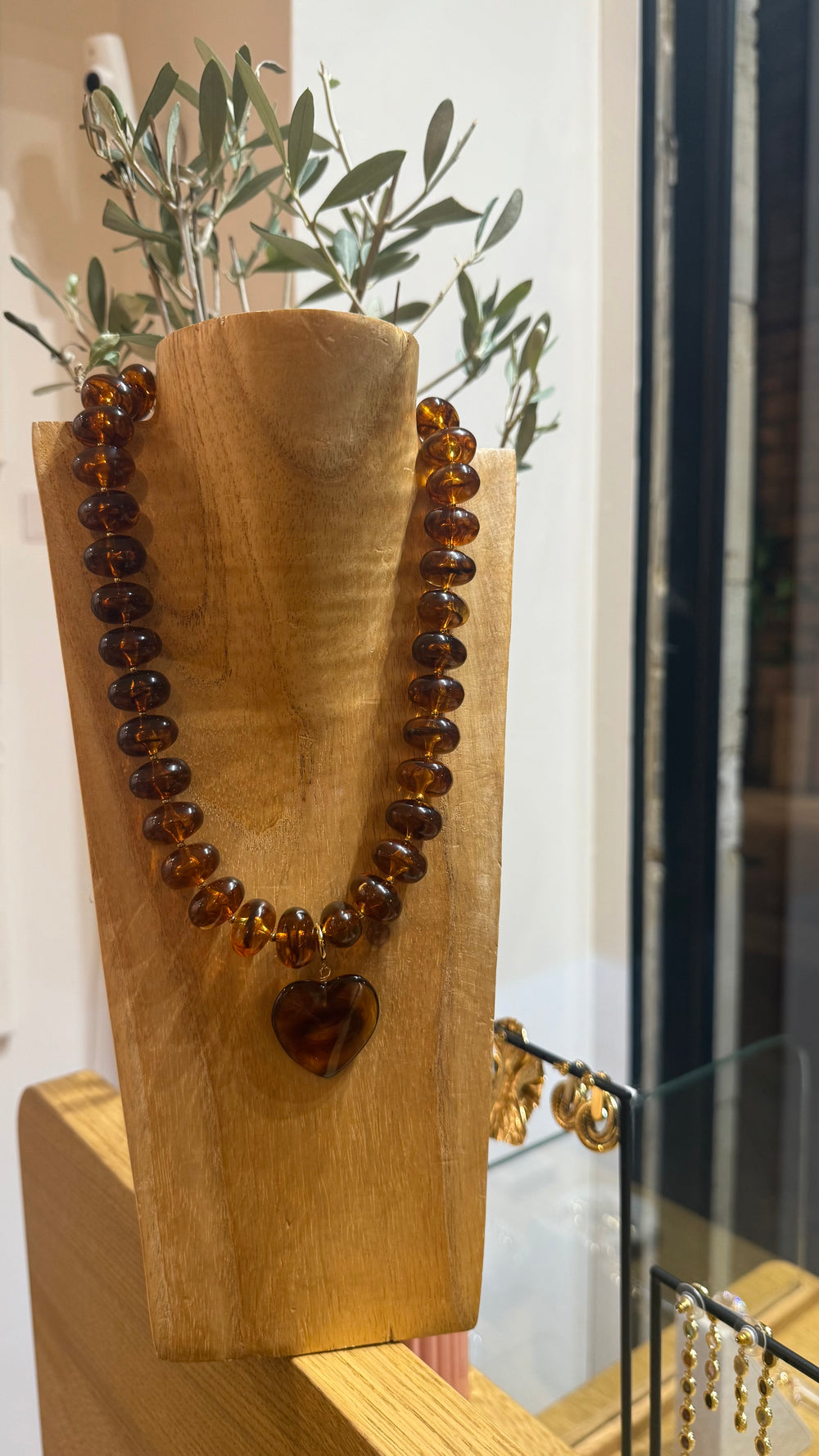 Collier cœur résine