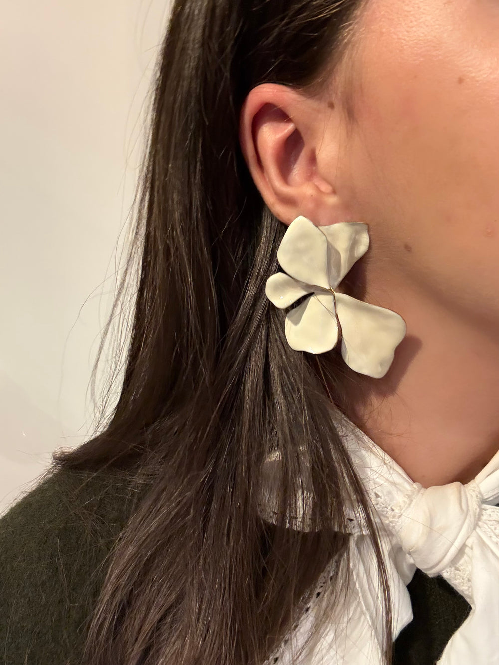 Boucles d’oreilles fleuria blanche