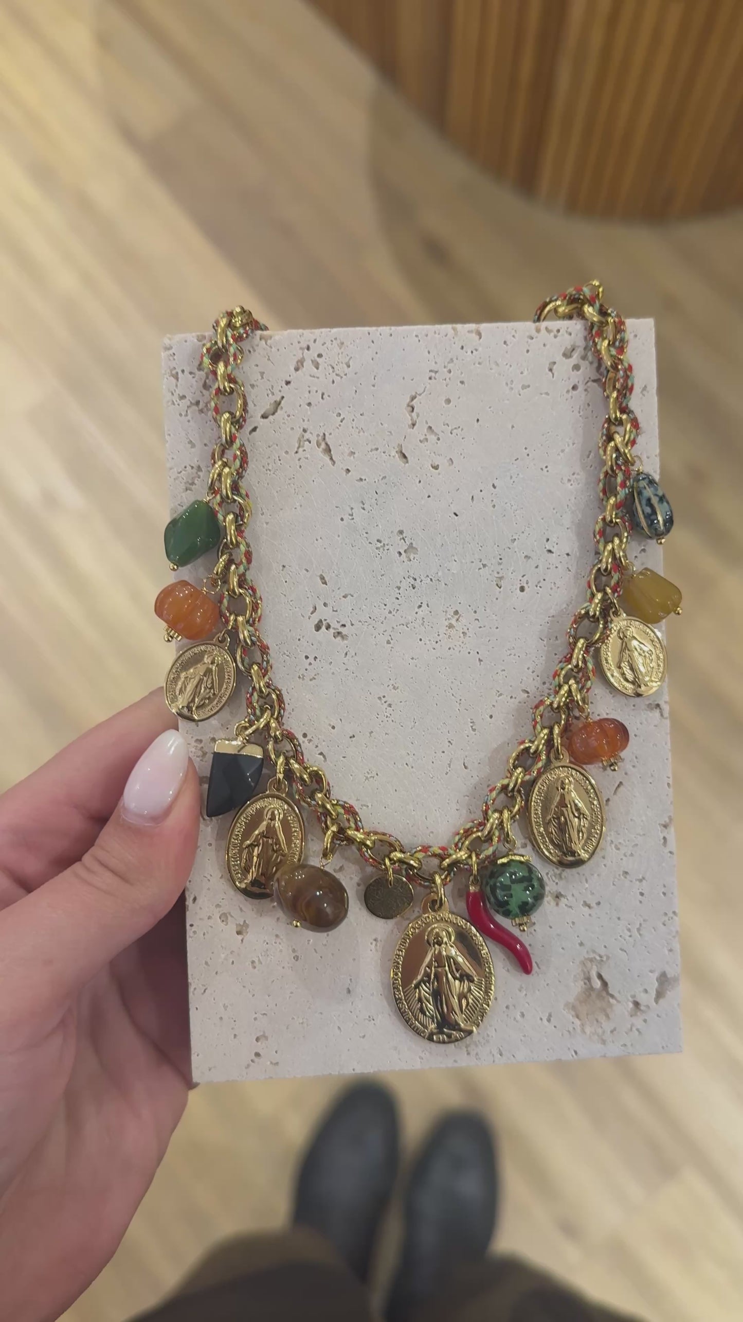 Collier chaîne cordon madone